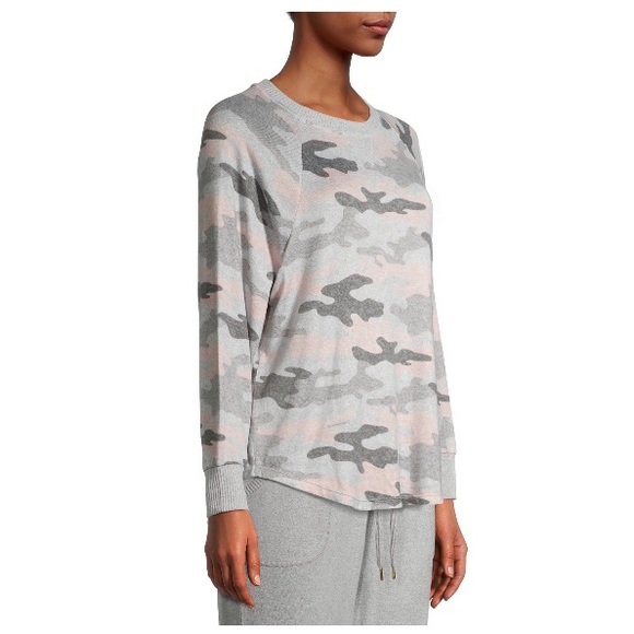 NWT Women's Camo Hacci Top - Picture 4 of 4